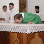 Padre Elmes Celebra Santa Missa com Didática Explicativa