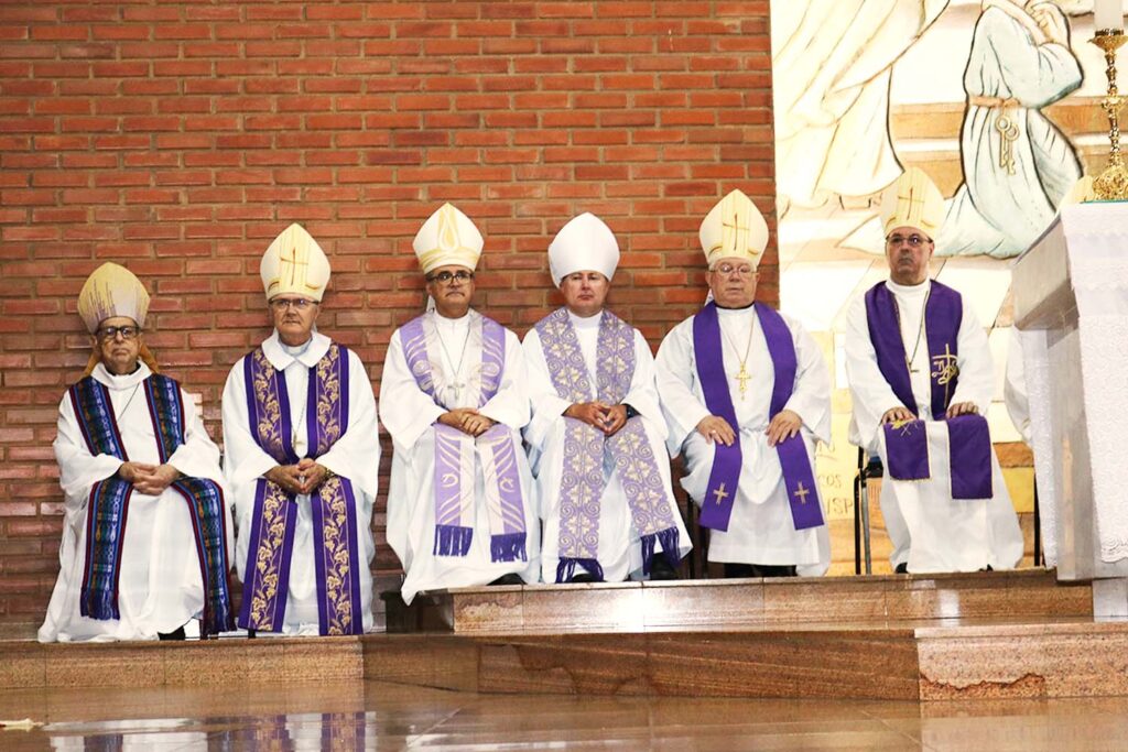 Missa na Catedral de Umuarama marca o início da Assembleia dos Bispos do Paraná